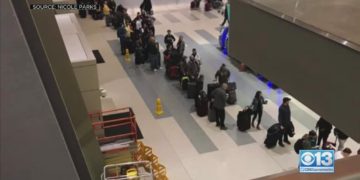 Internet Outage At SMF Leads To Long Day For Holiday Travelers – CBS Sacramento