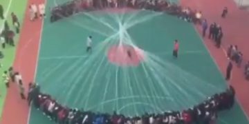 Video of students jumping massive rope in schoolyard stuns the Internet