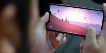 Amazon Offers the Best Deals on These Renewed iPhone XR, XS, and XS Max Units