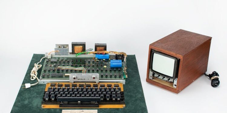 Fully-functioning Apple-1 computer hits auction in Boston Apple-1 computer