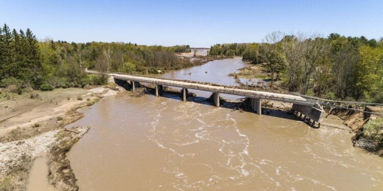 Some homeowners still without phone, internet, clean water Some homeowners still without phone, internet, clean water