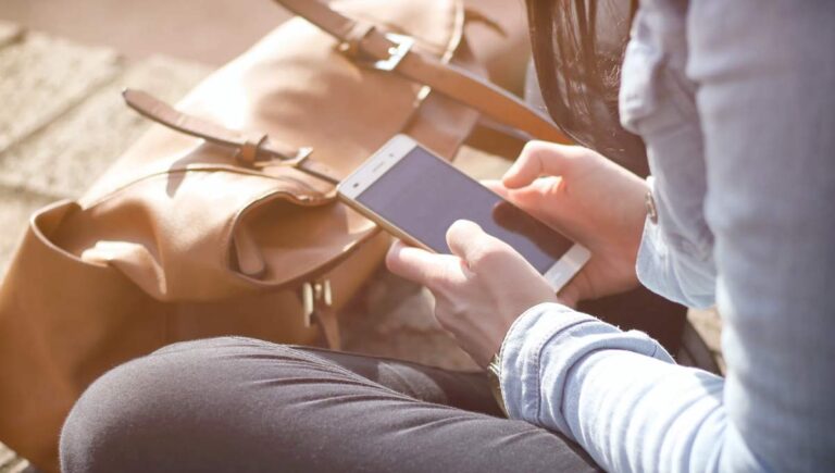 WARC Report Highlights Increasing Importance of Social Commerce for Brands