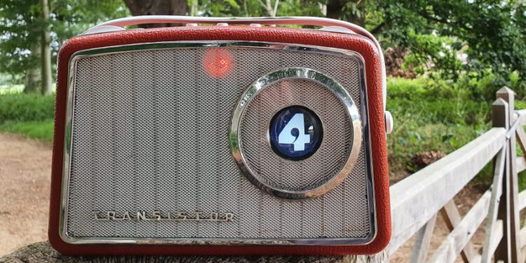 Vintage Radio Gets Internet Upgrade