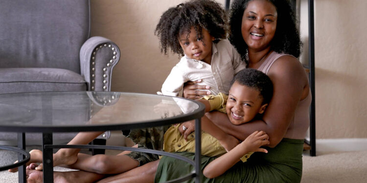 Phoenix blogger, other women of color are growing force as mom influencers