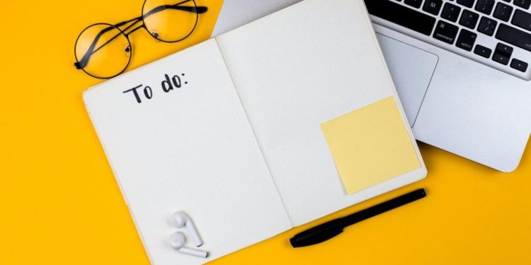 How Small Business Owners and Solopreneurs Outsource for Maximum Productivity