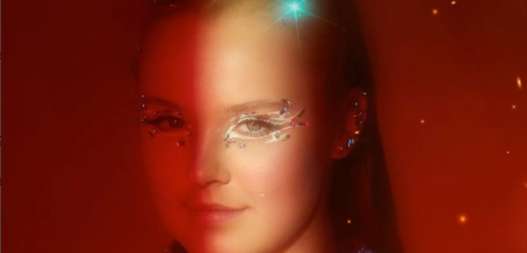 JoJo Siwa Thinks She’s Invented ‘Gay Pop’ and The Internet Has Thoughts